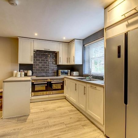 6 Dbl Bed, Central Huddersfield House Inc Parking Экстерьер фото