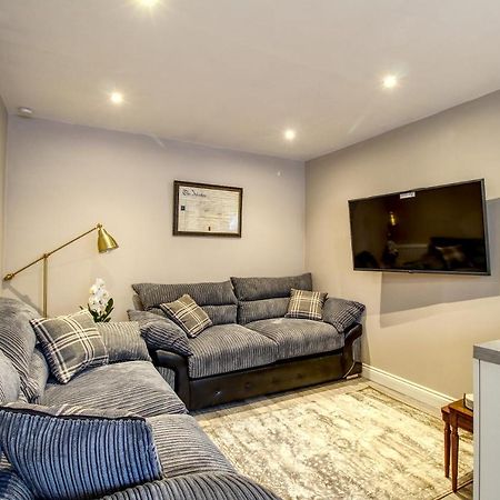 6 Dbl Bed, Central Huddersfield House Inc Parking Экстерьер фото