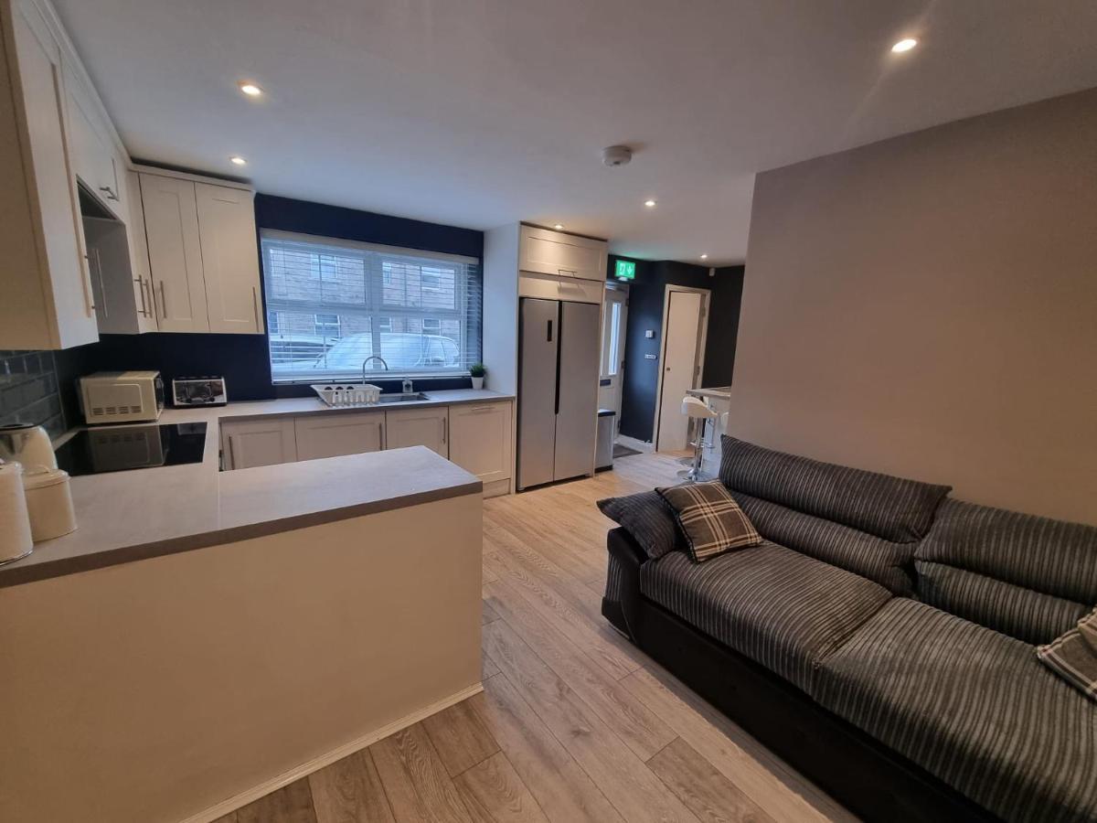 6 Dbl Bed, Central Huddersfield House Inc Parking Экстерьер фото