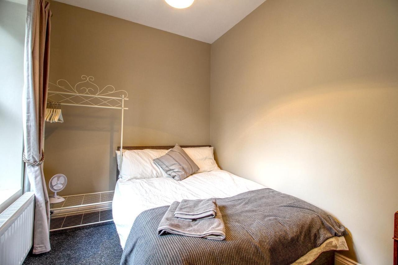 6 Dbl Bed, Central Huddersfield House Inc Parking Экстерьер фото
