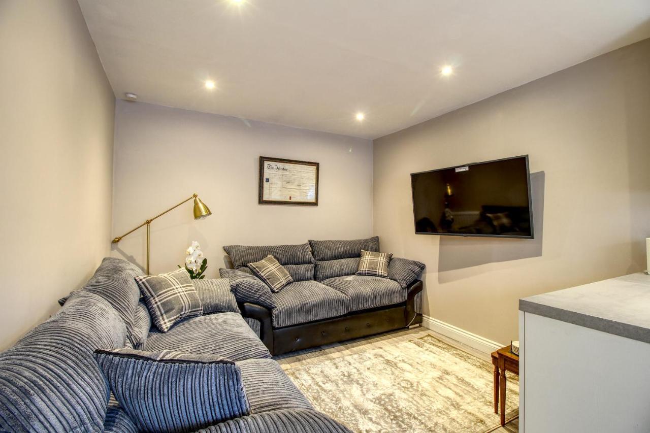 6 Dbl Bed, Central Huddersfield House Inc Parking Экстерьер фото