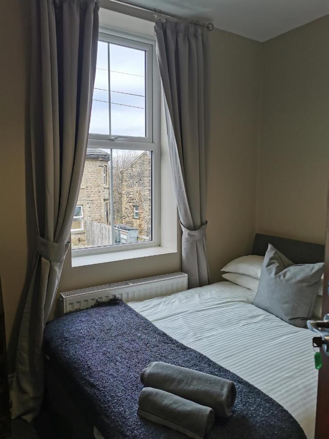 6 Dbl Bed, Central Huddersfield House Inc Parking Экстерьер фото