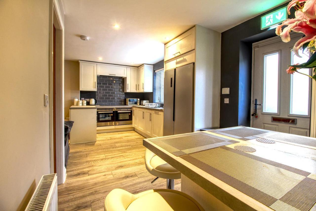 6 Dbl Bed, Central Huddersfield House Inc Parking Экстерьер фото