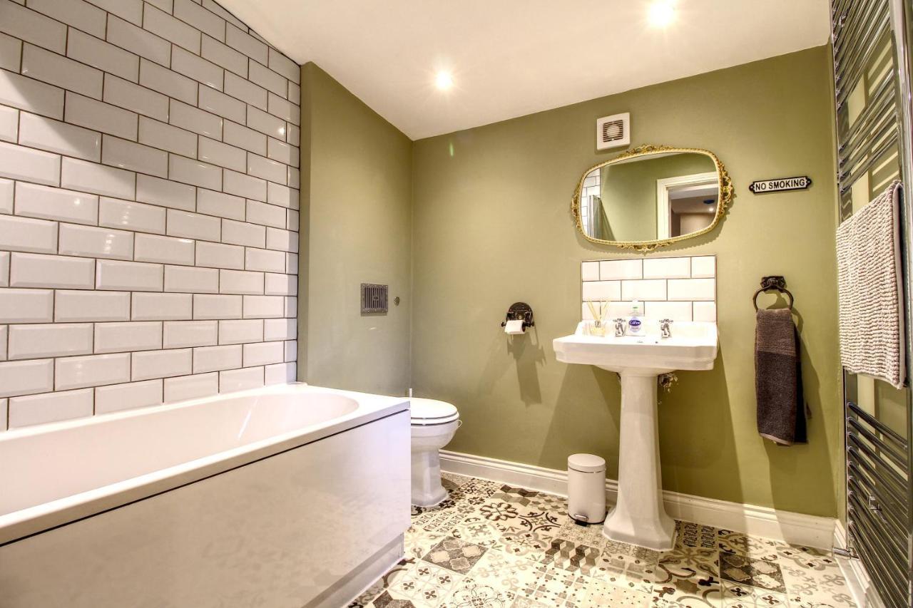 6 Dbl Bed, Central Huddersfield House Inc Parking Экстерьер фото